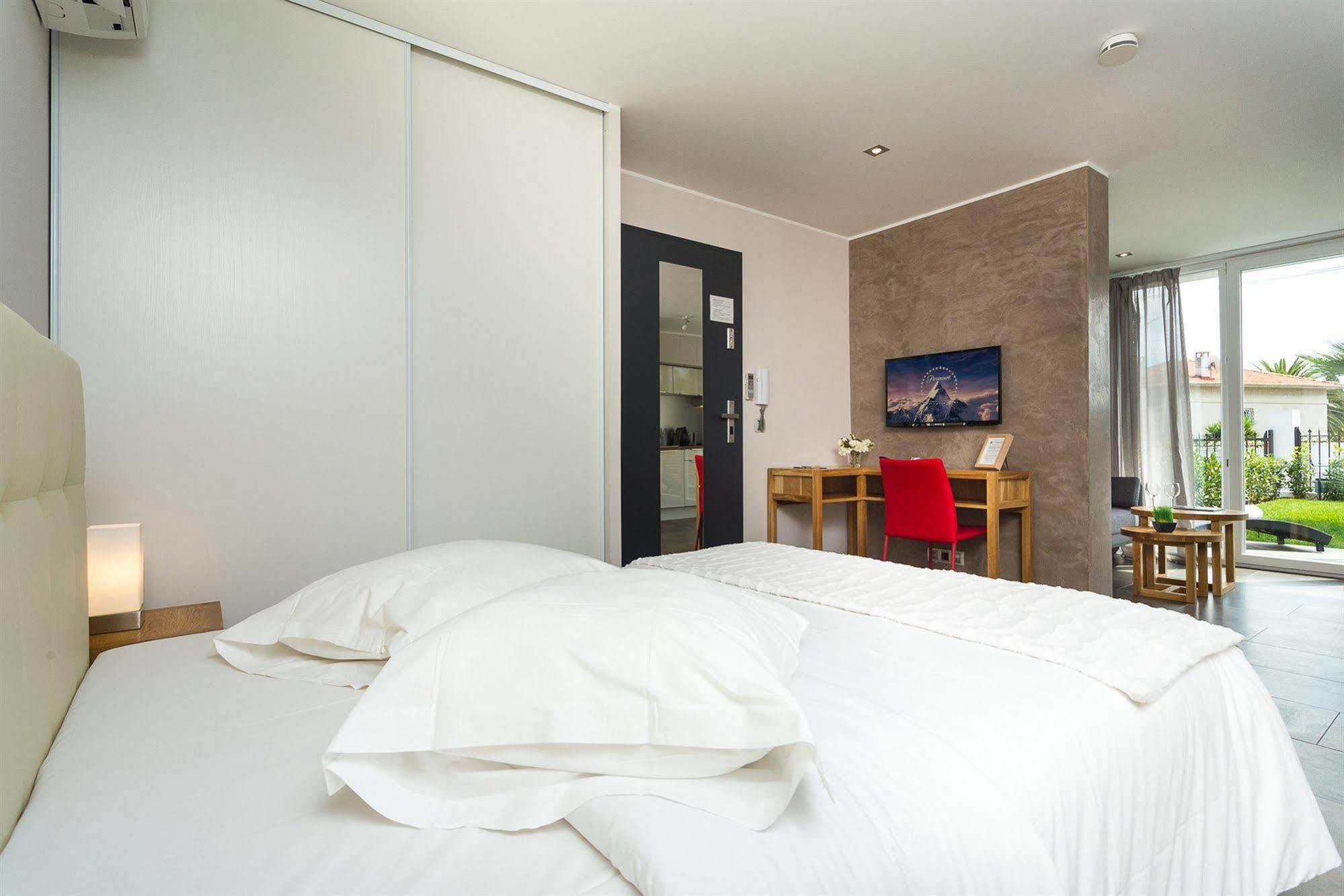 Villa Velvet Villeneuve-Loubet Buitenkant foto